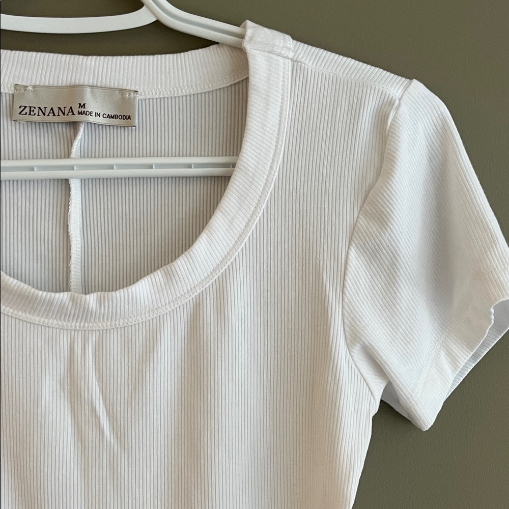 Zenana Outfitters White Short Sleeve Crop Tee size medium - Picture 4 of 6